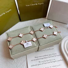Accessories Necklaces — 63a5d2e2